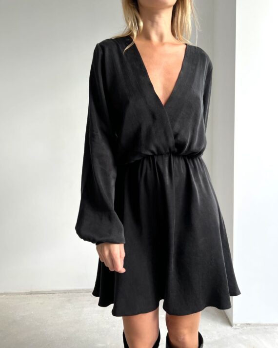 czarna sukienka z długimi rękawami z lyocellu